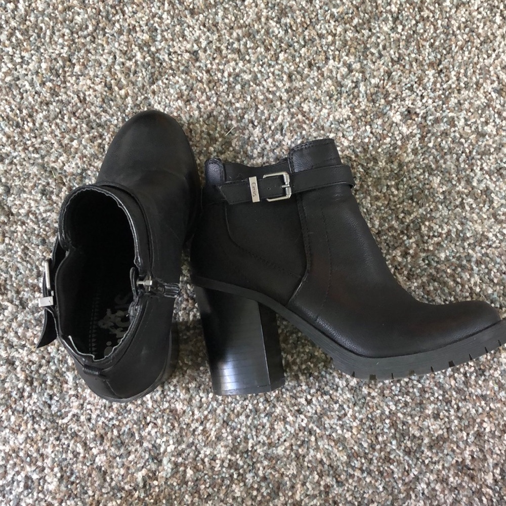 Black Ankle Boots w/ Chunky Heel